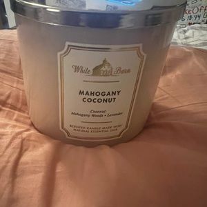 ✨⭐️Brand New Scented Candle “mahogany and coconut “